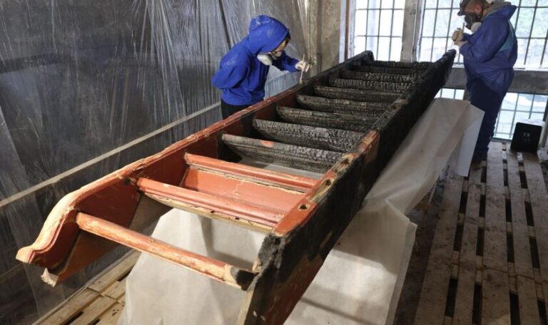 Реставратори у Львові консервують унікальні сходи з музею Романа Шухевича Реставратори у Львові консервують унікальні сходи з музею Романа Шухевича