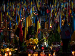 Завтра у Львові одночасно запалять лампадки на полях Почесних поховань воїнів