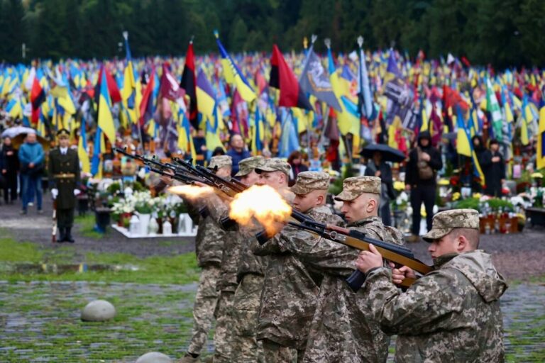 У Львові вшанували пам’ять полеглих Героїв України всіх часів