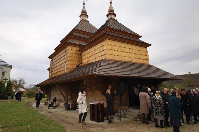 u-seli-klitsko-vidrestavruvaly-starovynnu-derev-yanu-tserkvu-2