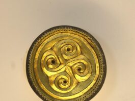 На Львівщині судитимуть чоловіка, який знайшов і хотів продати стародавню прикрасу