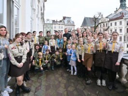 Пластуни передали громаді Львова Вифлеємський вогонь миру