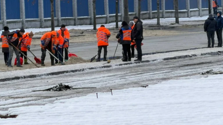 Болотні п*дли розбомбили завод у Дніпрі: на дороги вилилось 300 т олії