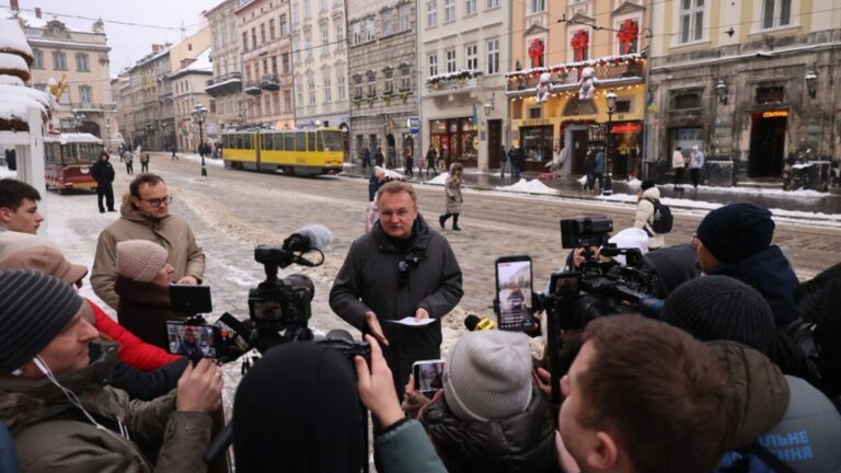 Садовий: попри заклик Премʼєр-міністерки, хтось вмикає і вимикає тумблер у Львові