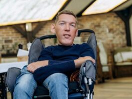 Підозрюваний у шахрайстві Назарій Гусаков повернувся в Україну