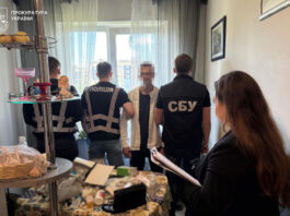 Поблизу ТЦ «Шувар» львів’янин продав автомат