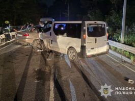 У Винниках вночі зіткнулися Lanos і бус: загинула молода водійка