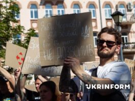 У Києві та інших містах люди знову вийшли на підтримку Федорова