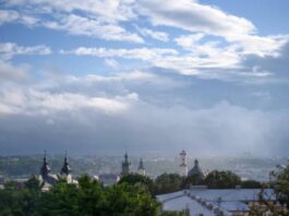 У Львові грозу і поривчастий вітер