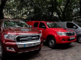 У Львові британські волонтери передали чергову партію автомобілів для Сил оборони