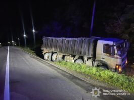 На Львівщині вантажівка зіткнулася з електросамокатом: травмовано двоє дітей
