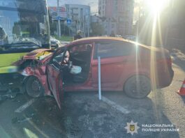 У Львові на перехресті вул. Кульпарківської та Окружної зіткнулися два автомобілі та автобус