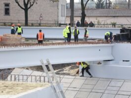 Змонтували перші 30-метрові балки шляхопроводу на Рясне