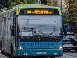 Біля Форуму для великогабаритних автобусів розширили проїзну частину