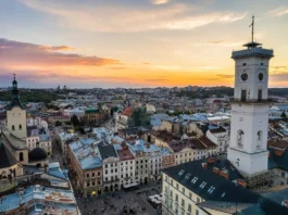 Літні майданчики у Львові працюватимуть до кінця листопада