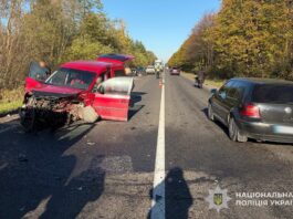На Львівщині зіткнулися два Volkswagen: травмувалися семеро людей